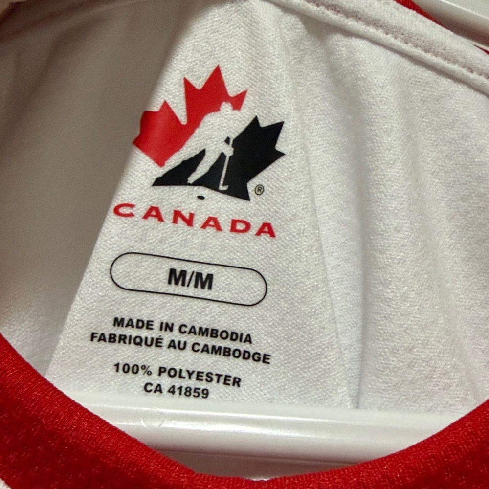 Canada Hockey Jersey with Red and Black Maple Leaf - Picture 4 of 6